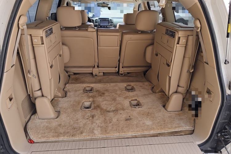 Used Toyota Land Cruiser 2012 4.0L Automatic VX Trunk