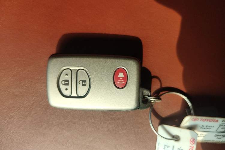 Used Toyota Land Cruiser 2012 4.0L Automatic VX Vehicle Key