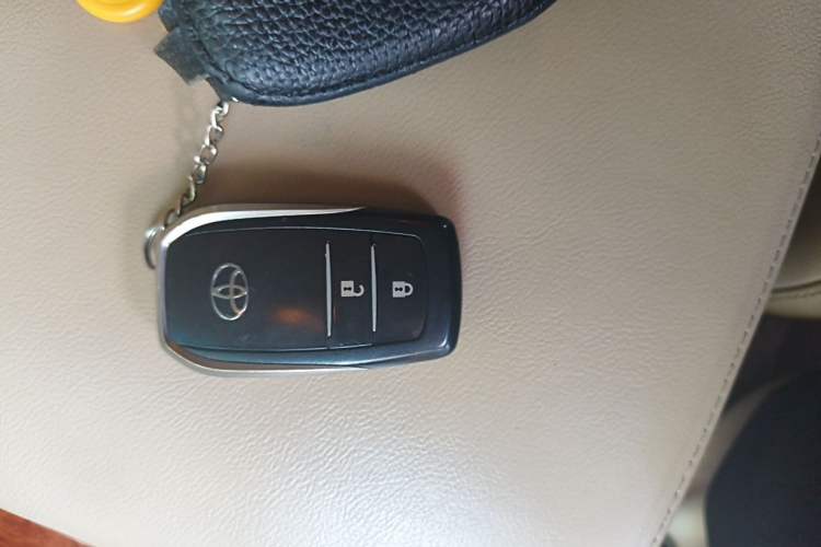 Used Toyota Land Cruiser 2012 4.0L Automatic VX Vehicle Key