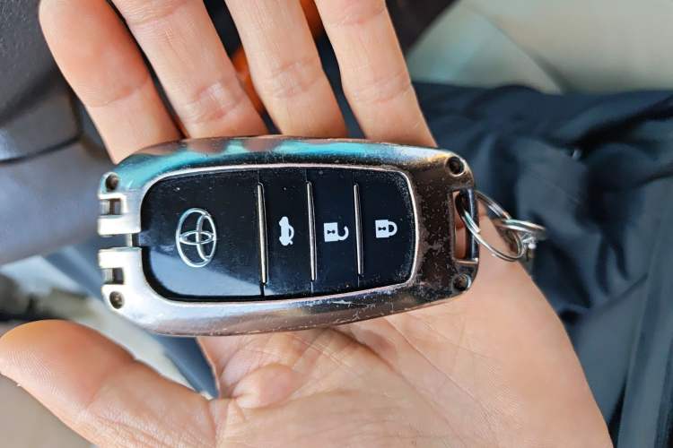 Used Toyota Land Cruiser 2012 4.6L Automatic VX-R Vehicle Key