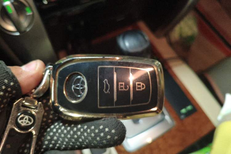 Used Toyota Land Cruiser 2012 4.0L Automatic VX Vehicle Key