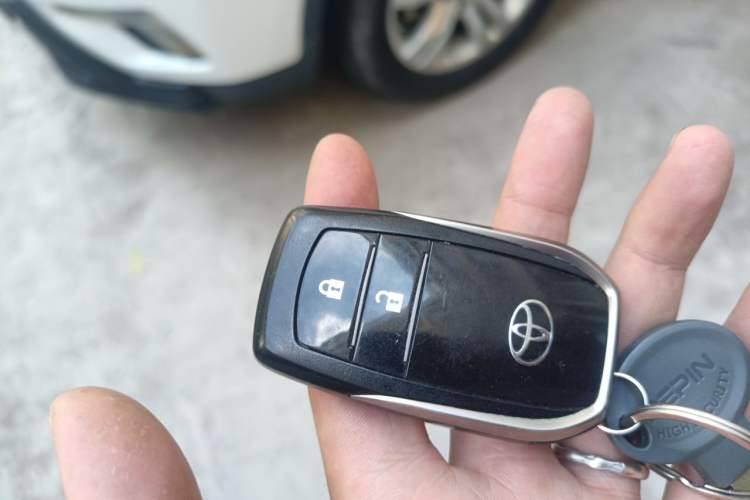 Used Toyota Land Cruiser 2012 4.0L Automatic VX Vehicle Key