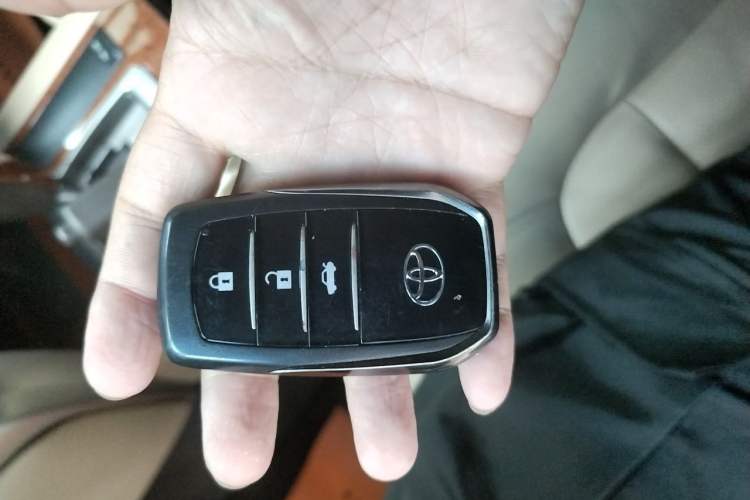 Used Toyota Land Cruiser 2012 4.0L Automatic VX Vehicle Key