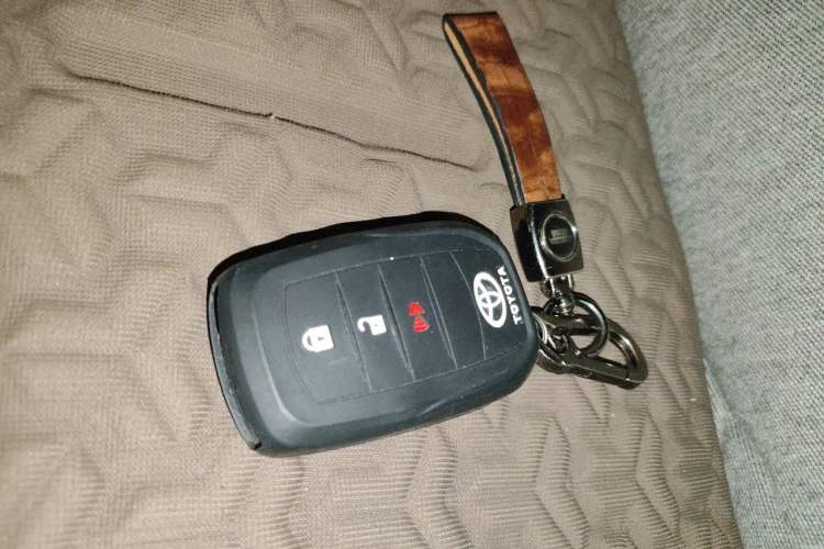 Used Toyota Land Cruiser 2012 4.0L Automatic VX Vehicle Key