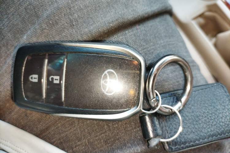 Used Toyota Land Cruiser 2012 4.0L Automatic VX Vehicle Key