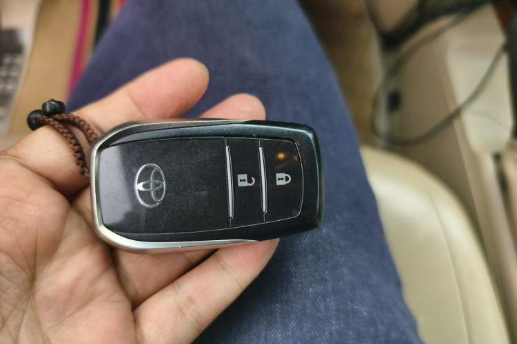 Used Toyota Land Cruiser 2012 4.0L Automatic VX Vehicle Key