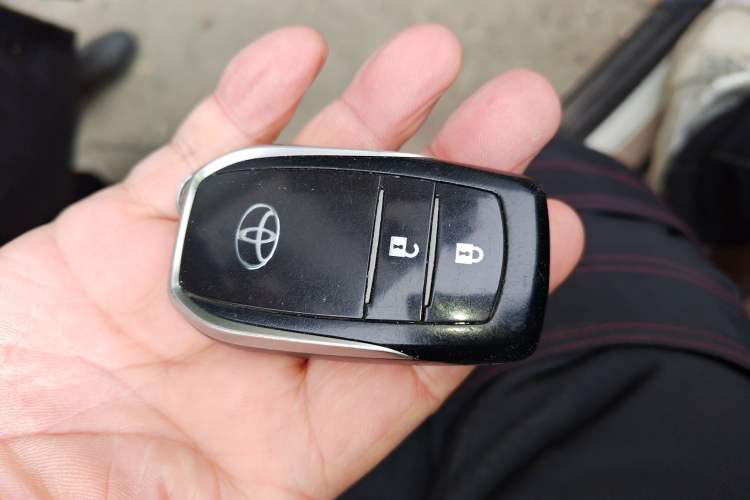 Used Toyota Land Cruiser 2012 4.0L Automatic VX Vehicle Key