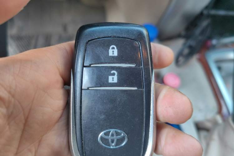 Used Toyota Land Cruiser 2012 4.0L Automatic VX Vehicle Key
