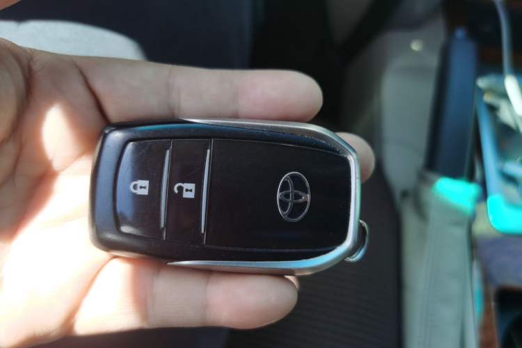 Used Toyota Land Cruiser 2012 4.6L Automatic VX Vehicle Key