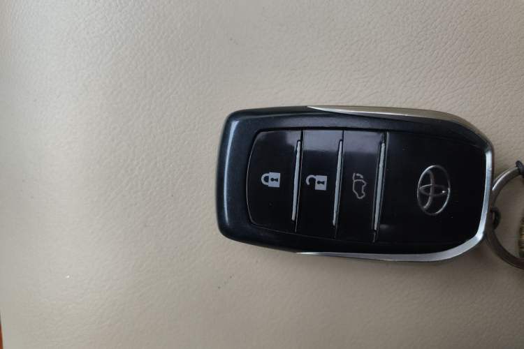 Used Toyota Land Cruiser 2012 4.6L Automatic VX-R Vehicle Key