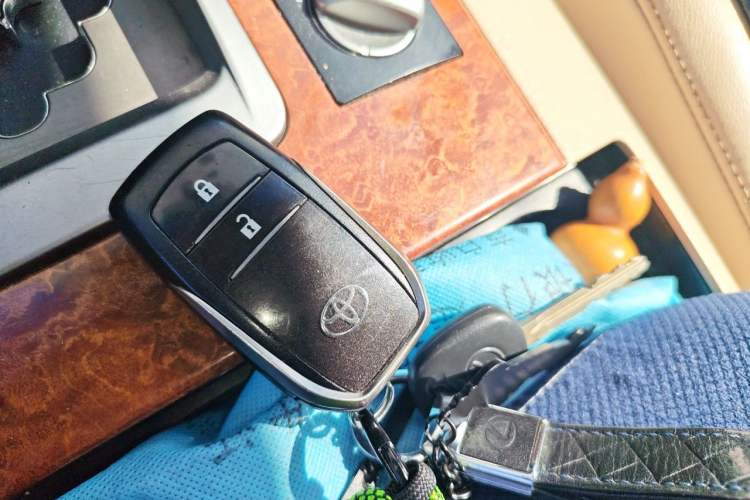 Used Toyota Land Cruiser 2012 4.6L Automatic VX Vehicle Key