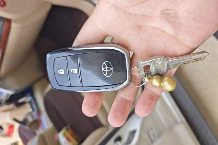 Used Toyota Land Cruiser 2012 4.0L Automatic VX Vehicle Key