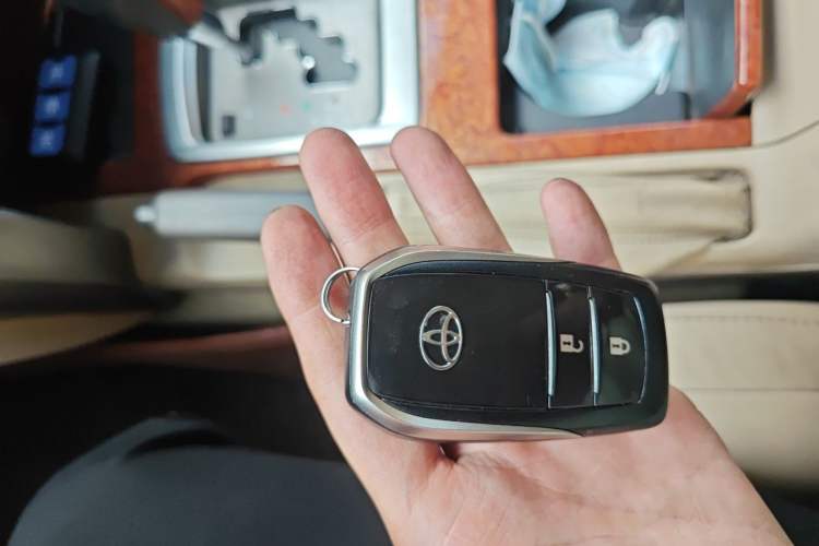 Used Toyota Land Cruiser 2012 4.0L Automatic VX Vehicle Key