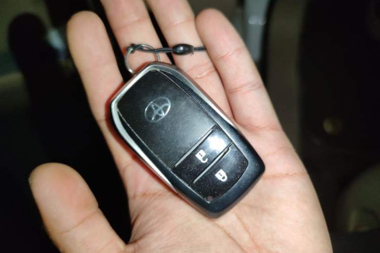 Used Toyota Land Cruiser 2012 4.0L Automatic VX Vehicle Key