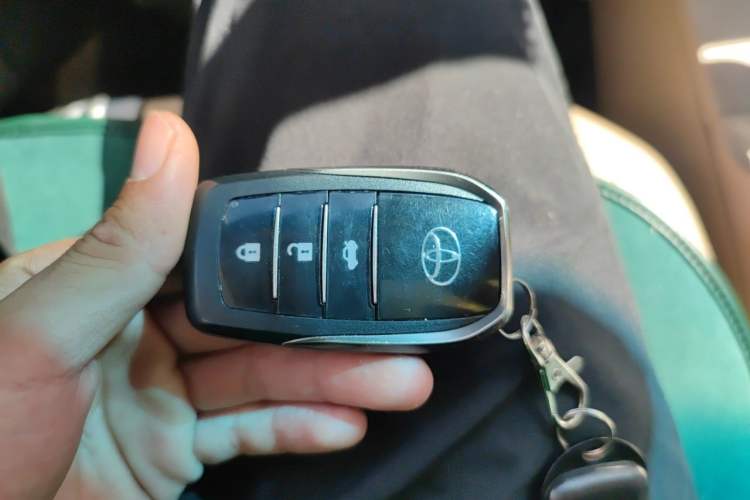 Used Toyota Land Cruiser 2012 4.0L Automatic VX Vehicle Key