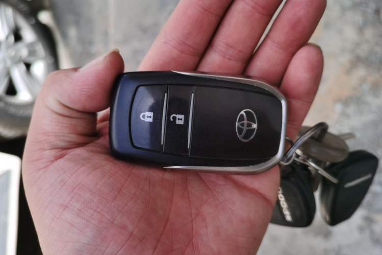 Used Toyota Land Cruiser 2012 4.6L Automatic VX Vehicle Key