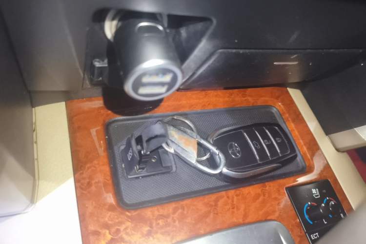 Used Toyota Land Cruiser 2012 4.6L Automatic VX-R Vehicle Key