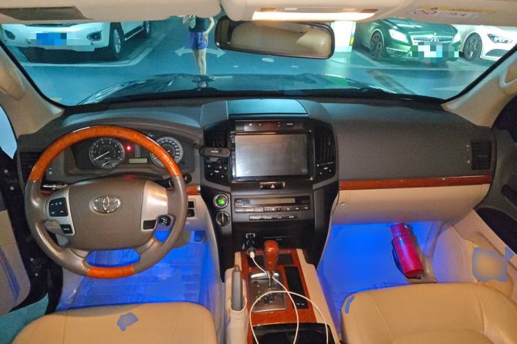 Used Toyota Land Cruiser  Center Console