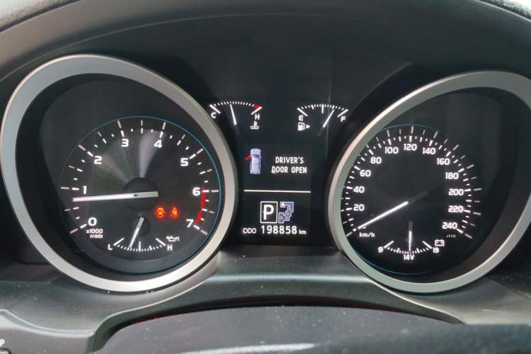 Used Toyota Land Cruiser  Instrument Cluster