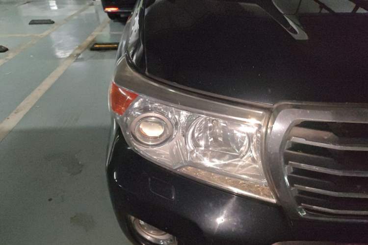 Used Toyota Land Cruiser  Right Front Headlight