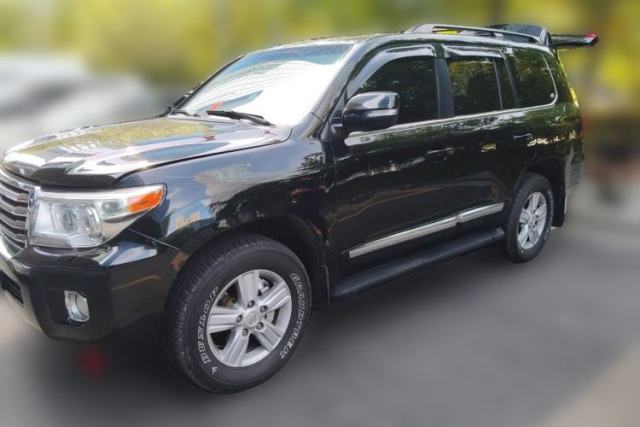 Used Toyota Land Cruiser Land Cruiser, 5.7-liter engine, U.S.-spec, eight-seater. Manufactured in the United Arab Emirates.