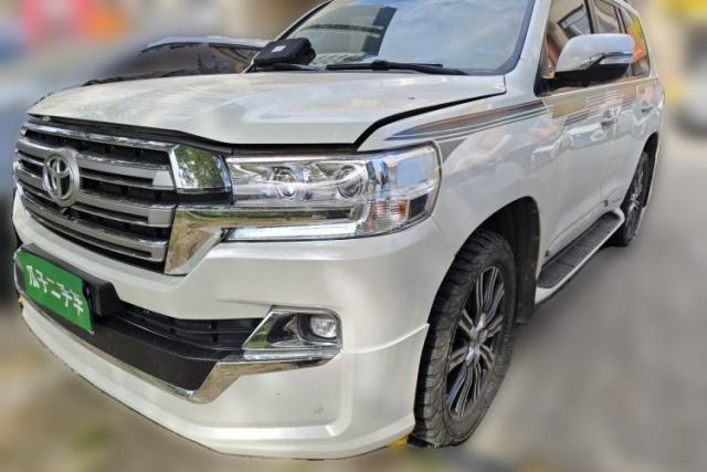 Used Toyota Land Cruiser Toyota Land Cruiser, registered in 2013, 4.0L, automatic, 8 seats, with sunroof (parallel import)