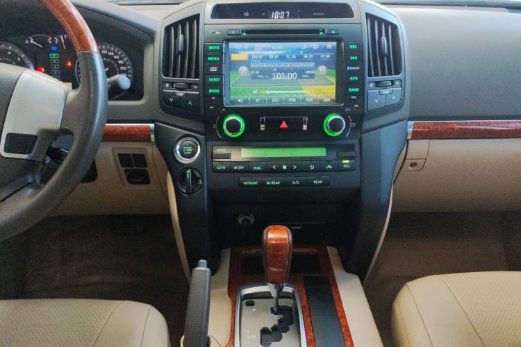 Used Toyota Land Cruiser 2013 4.0L GX-R Middle East Edition Audio And AC Panel