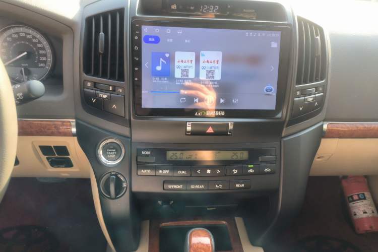 Used Toyota Land Cruiser 2013 4.0L GX-R Middle East Edition Audio And AC Panel