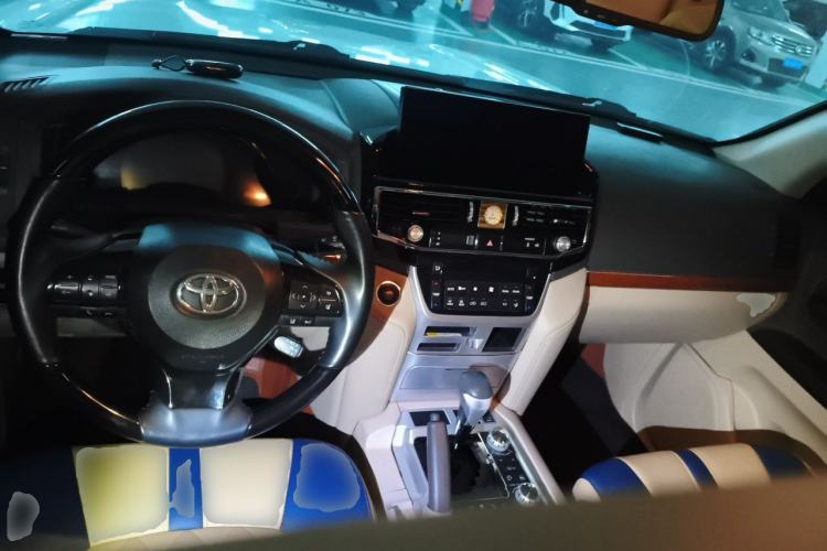 Used Toyota Land Cruiser  Center Console