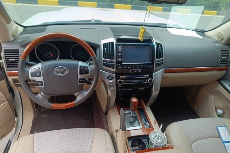Used Toyota Land Cruiser 2013 5700 Middle East Version Center Console