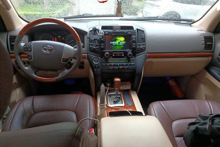 Used Toyota Land Cruiser 2013 4000 Middle East Version Center Console