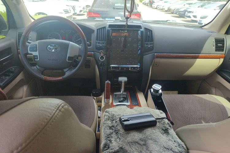 Used Toyota Land Cruiser  Center Console