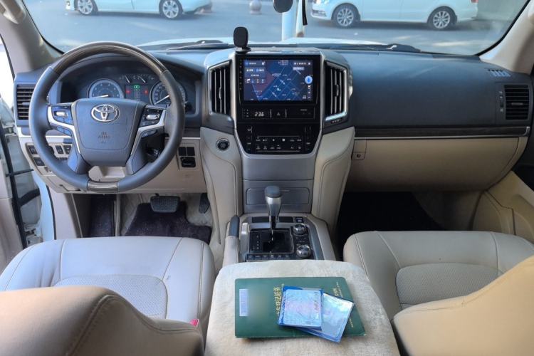 Used Toyota Land Cruiser  Center Console