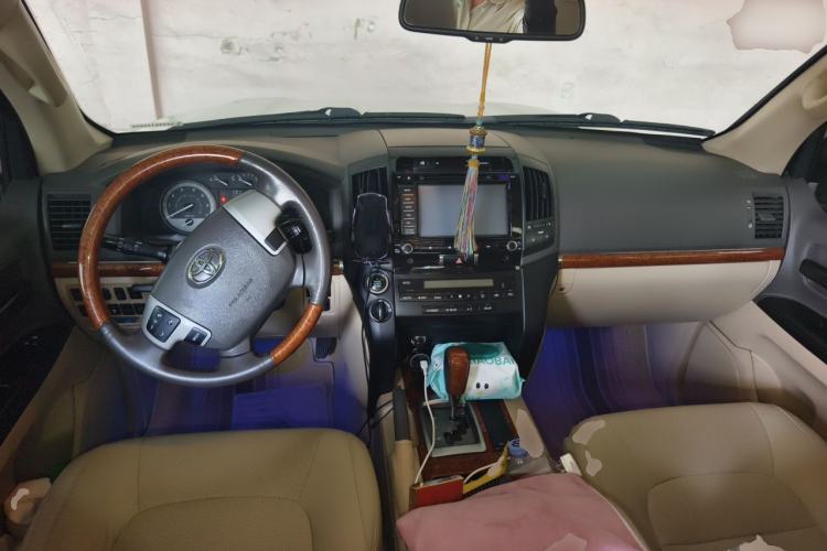 Used Toyota Land Cruiser  Center Console
