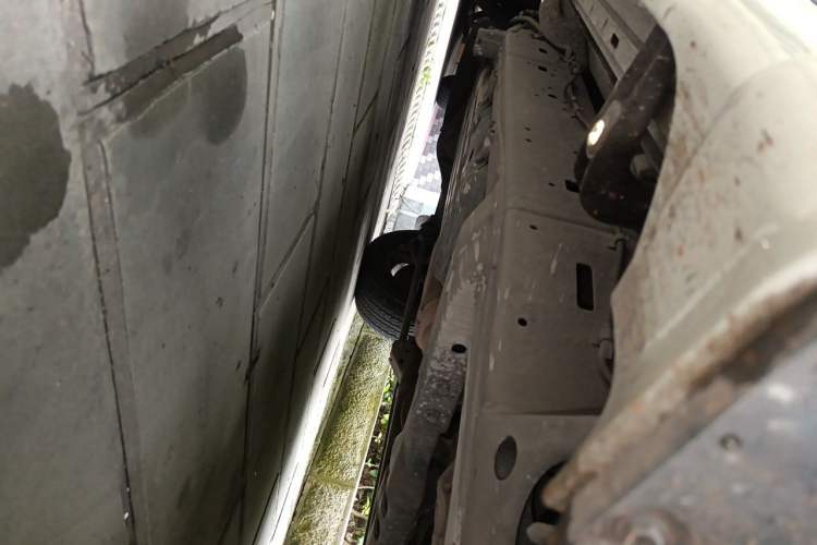 Used Toyota Land Cruiser 2013 4000 Middle East Version Chassis Rear Left