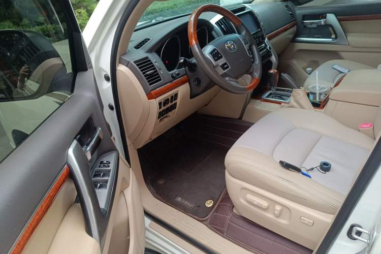 Used Toyota Land Cruiser 2013 5700 Middle East Version Driver Seat