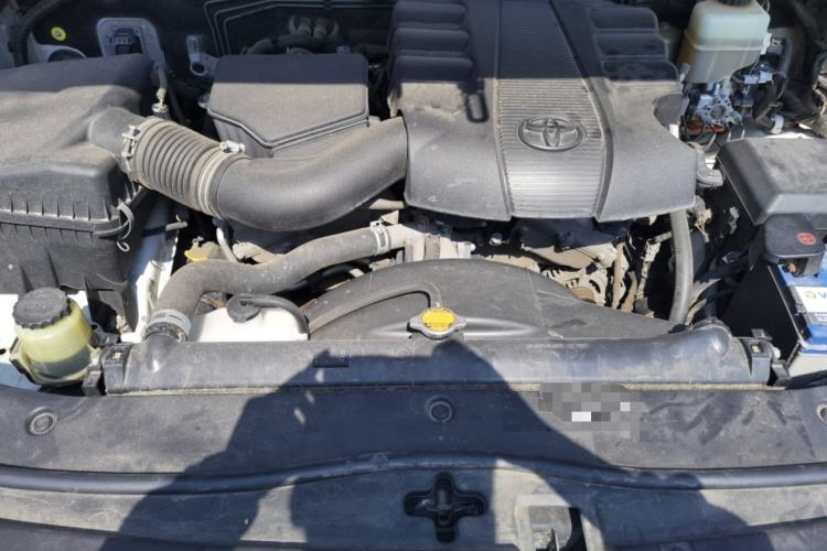 Used Toyota Land Cruiser  Engine Bay