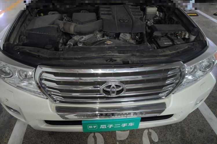 Used Toyota Land Cruiser  Engine Bay