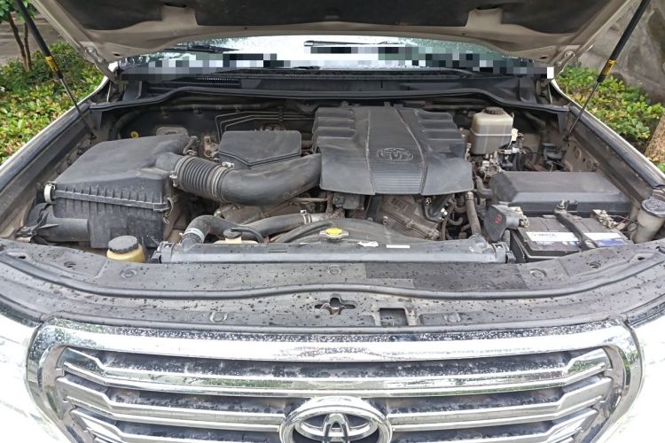 Used Toyota Land Cruiser 2013 4000 Middle East Version Engine Bay
