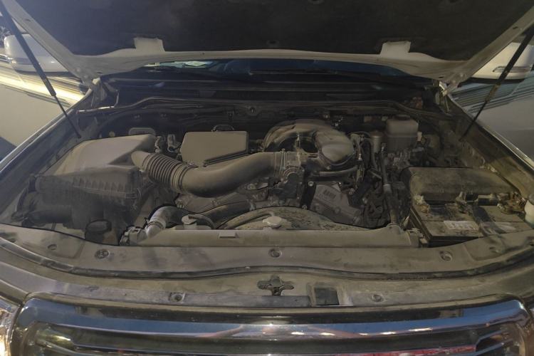 Used Toyota Land Cruiser  Engine Bay
