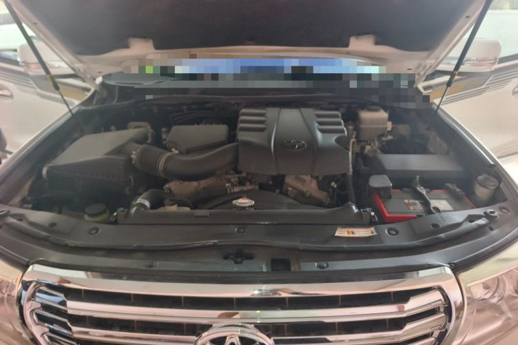 Used Toyota Land Cruiser  Engine Bay
