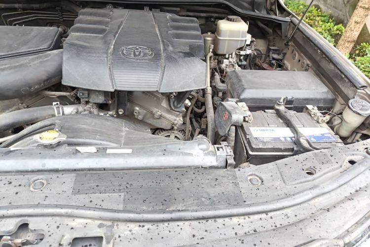 Used Toyota Land Cruiser 2013 4000 Middle East Version Engine Bay Left
