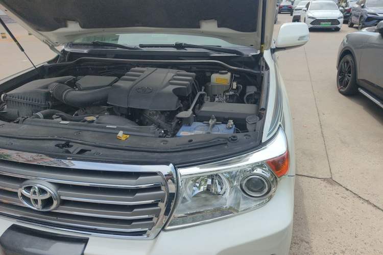 Used Toyota Land Cruiser  Engine Bay Left