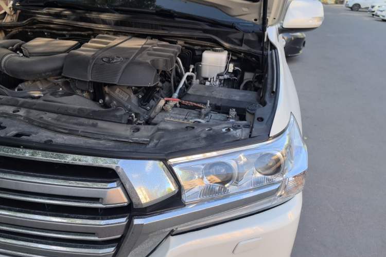 Used Toyota Land Cruiser  Engine Bay Left