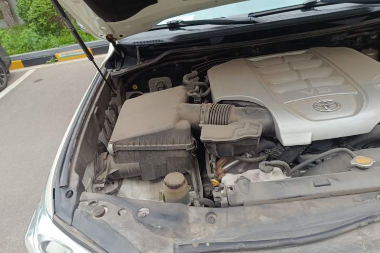 Used Toyota Land Cruiser 2013 5700 Middle East Version Engine Bay Right