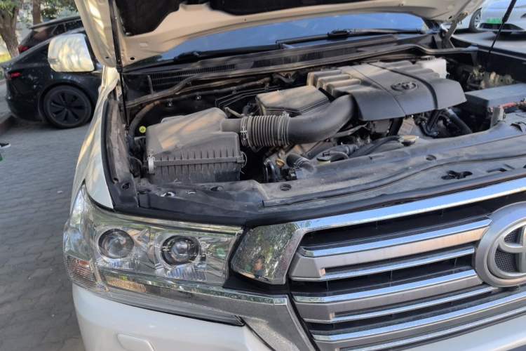 Used Toyota Land Cruiser  Engine Bay Right