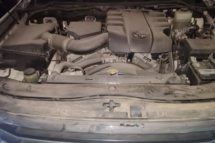 Used Toyota Land Cruiser  Engine Bay