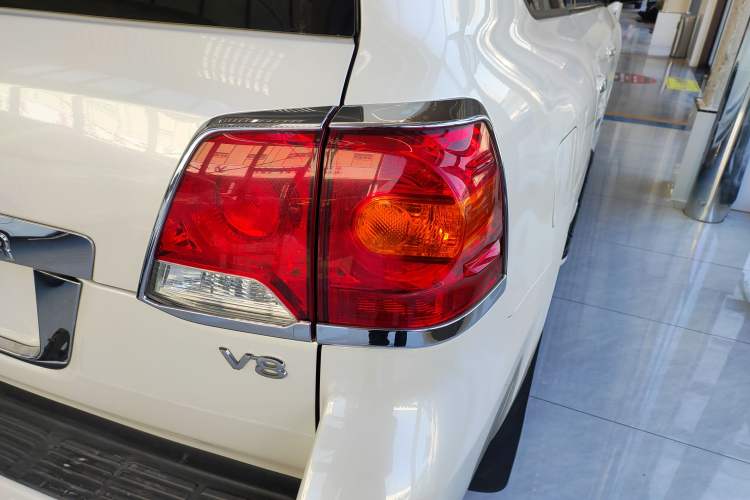 Used Toyota Land Cruiser 2013 4.0L GX-R Middle East Edition Exterior 6