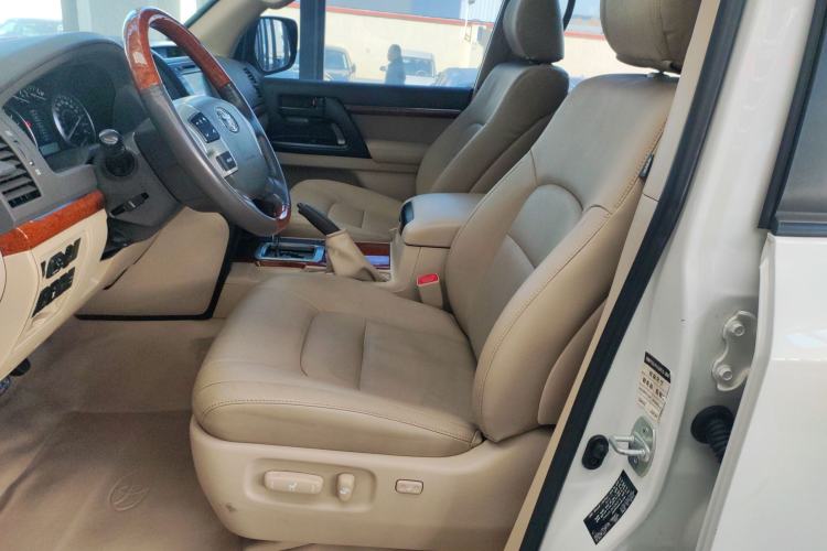 Used Toyota Land Cruiser 2013 4.0L GX-R Middle East Edition Left Front Seat