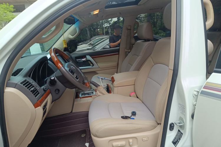 Used Toyota Land Cruiser 2013 5700 Middle East Version Left Front Seat